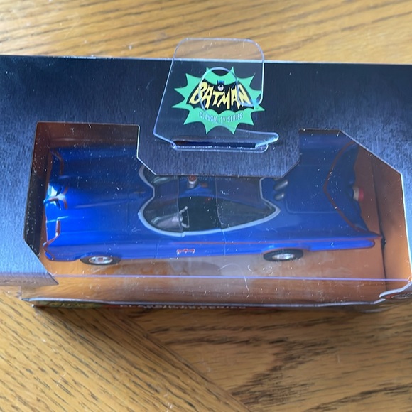 Jada Batman Classic TV Series Batmobile NEW - Picture 2 of 3